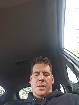 Titanhoott online show from November 2025 01:10:01 PM