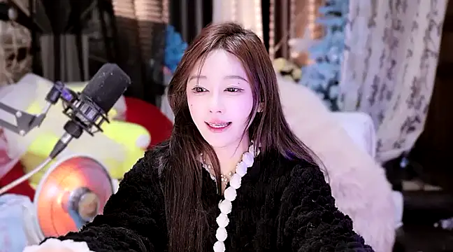 Snapshot of Missy_Nana21 chatting on February 2025 04:28:01 PM Missy Nana21 online show from February 2025 04:28:01 PM