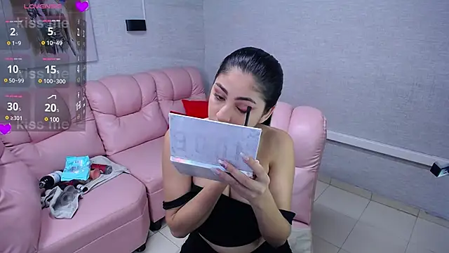 Snapshot of Alaya_cute chatting on January 2025 10:48:01 PM Alaya cute online show from January 2025 10:48:01 PM