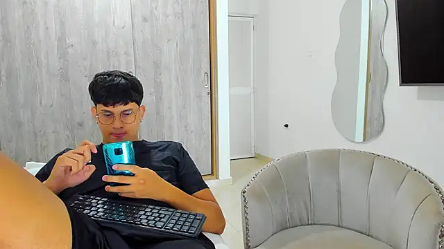 Snapshot of kittyandrick chatting on December 2024 07:17:02 AM kittyandrick online show from December 2024 07:17:02 AM