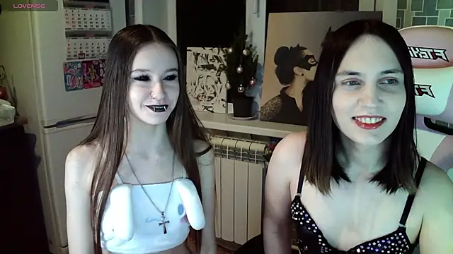 Snapshot of BlackHe4rts_ chatting on December 2024 05:37:02 PM BlackHe4rts online show from December 2024 05:37:02 PM