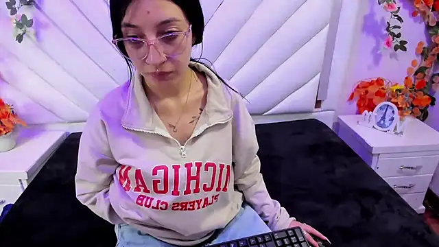 Katty Queen online show from September 2025 07:30:02 PM