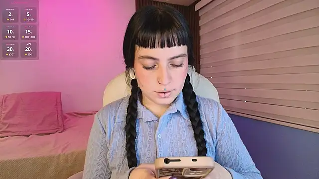 Lucy Smith2 online show from September 2025 07:51:02 PM