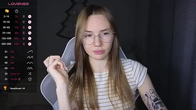 Snapshot of littlevildevil chatting on December 2025 10:11:02 AM littlevildevil online show from December 2025 10:11:02 AM