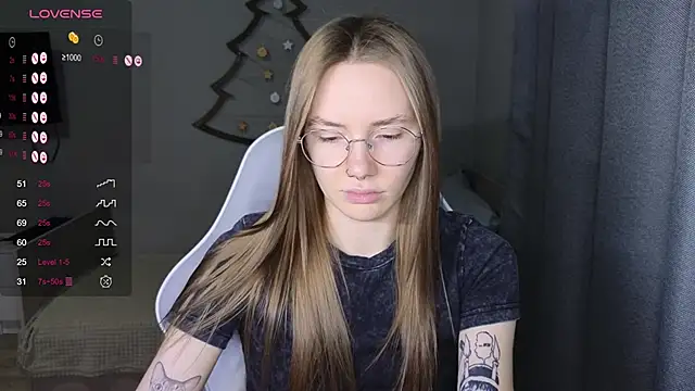 Snapshot of littlevildevil chatting on January 2026 10:42:02 AM littlevildevil online show from January 2026 10:42:02 AM