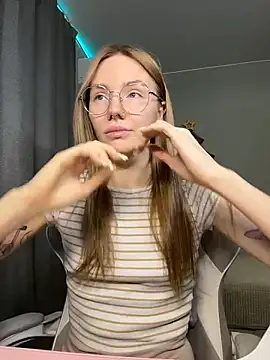 Snapshot of littlevildevil chatting on February 2026 09:41:01 AM littlevildevil online show from February 2026 09:41:01 AM