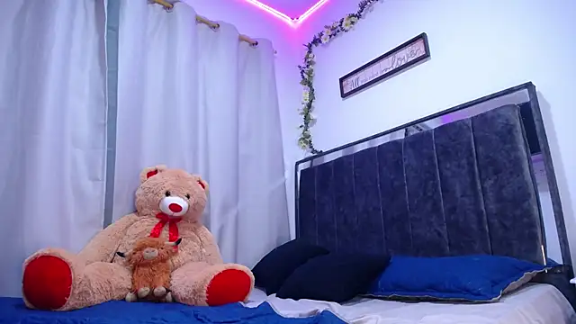 anna alvarez online show from June 2026 01:09:02 PM
