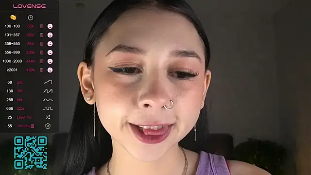 Snapshot of AislyEmbury chatting on October 2025 06:05:01 AM AislyEmbury online show from October 2025 06:05:01 AM