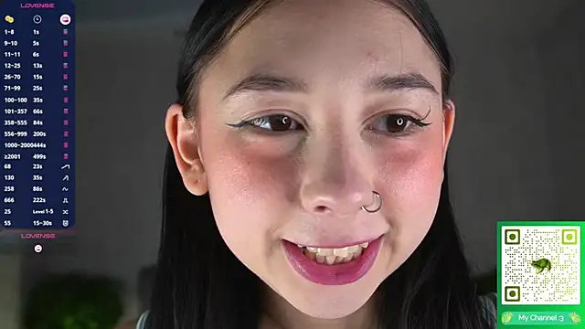 Snapshot of AislyEmbury chatting on December 2025 04:51:02 AM AislyEmbury online show from December 2025 04:51:02 AM