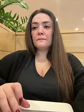 Snapshot of Sophie_Eaton chatting on October 2025 08:31:01 PM Sophie Eaton online show from October 2025 08:31:01 PM