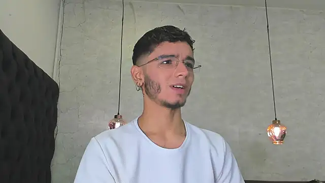Snapshot of Ian_Castillo_ chatting on February 2025 11:21:02 AM Ian Castillo online show from February 2025 11:21:02 AM