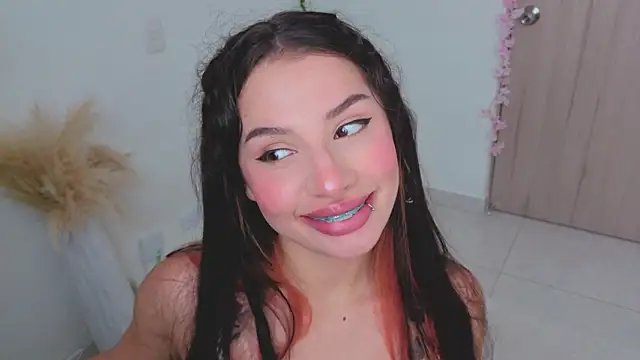 Snapshot of Mia_adams66 chatting on October 2025 06:05:02 PM Mia adams66 online show from October 2025 06:05:02 PM