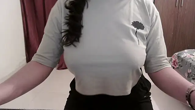 ANANYA-TIWARI online show from September 2025 05:18:02 PM