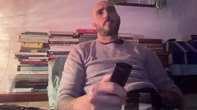 alessandromori91 online show from April 2026 07:00:01 PM