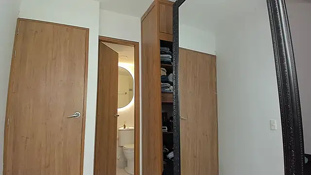 smit hot sr online show from November 2025 03:17:01 AM