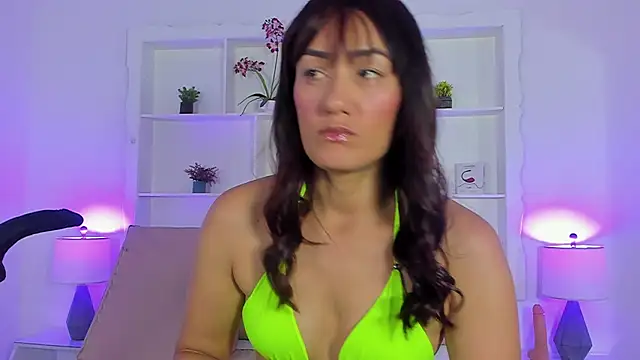 Jenifer Diaz online show from May 2026 02:00:01 PM