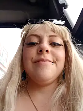 Snapshot of madelaine- chatting on December 2024 06:59:02 PM madelaine- online show from December 2024 06:59:02 PM