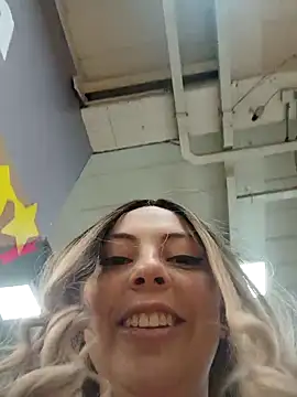 Snapshot of madelaine- chatting on September 2025 10:02:02 PM madelaine- online show from September 2025 10:02:02 PM