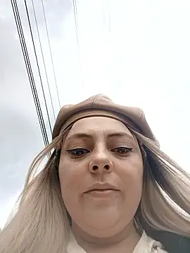 Snapshot of madelaine- chatting on October 2025 07:00:01 PM madelaine- online show from October 2025 07:00:01 PM