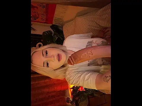 DaisyBooom online show from April 2026 06:21:02 PM