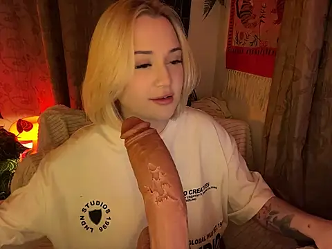 DaisyBooom online show from April 2026 04:55:01 PM