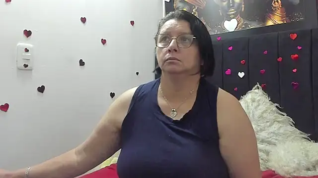 Snapshot of Evaaross_2345 chatting on April 2026 04:15:02 PM Evaaross 2345 online show from April 2026 04:15:02 PM