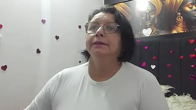 Snapshot of Evaaross_2345 chatting on April 2026 12:32:01 PM Evaaross 2345 online show from April 2026 12:32:01 PM