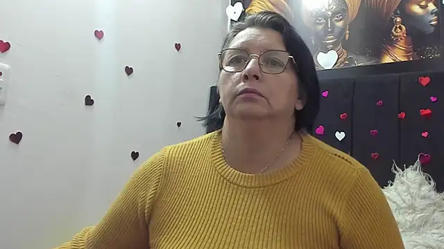 Snapshot of Evaaross_2345 chatting on April 2026 01:28:01 PM Evaaross 2345 online show from April 2026 01:28:01 PM
