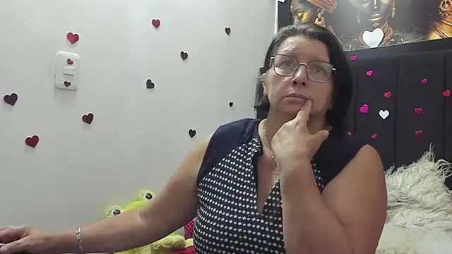 Snapshot of Evaaross_2345 chatting on April 2026 08:20:02 PM Evaaross 2345 online show from April 2026 08:20:02 PM