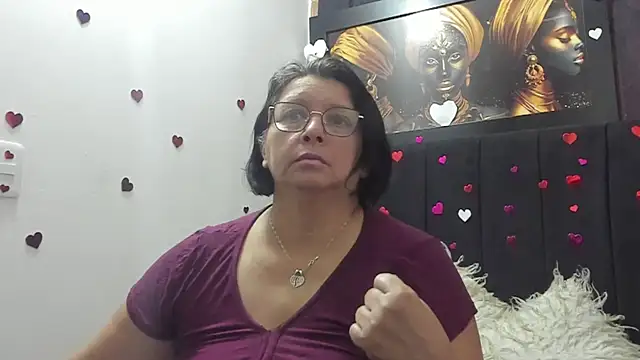 Snapshot of Evaaross_2345 chatting on April 2026 01:47:02 PM Evaaross 2345 online show from April 2026 01:47:02 PM