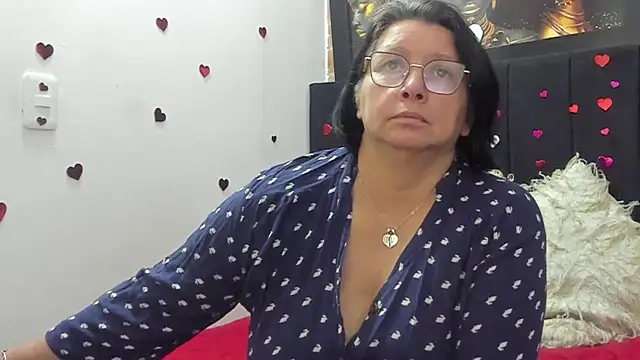 Snapshot of Evaaross_2345 chatting on April 2026 03:25:01 PM Evaaross 2345 online show from April 2026 03:25:01 PM
