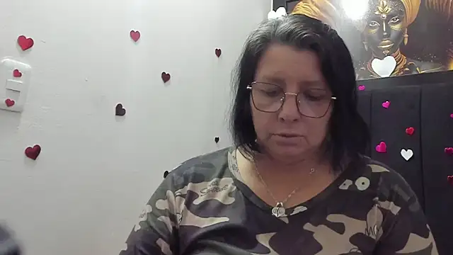 Snapshot of Evaaross_2345 chatting on May 2026 06:24:02 PM Evaaross 2345 online show from May 2026 06:24:02 PM