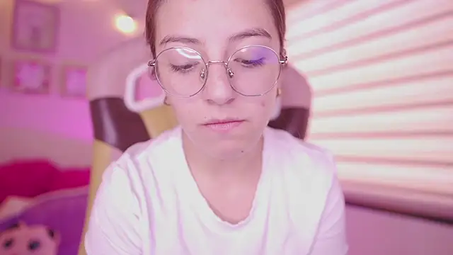 Snapshot of milly_kenner chatting on February 2026 07:20:02 PM milly kenner online show from February 2026 07:20:02 PM