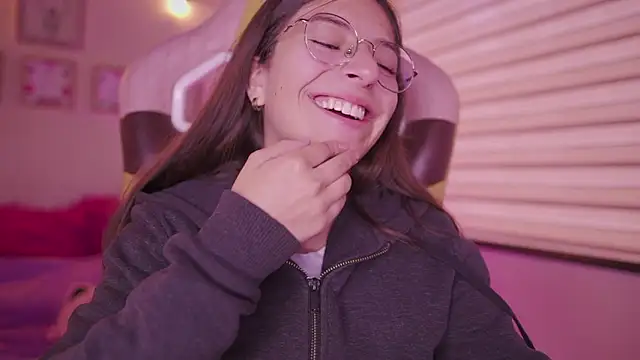 Snapshot of milly_kenner chatting on March 2026 08:03:01 PM milly kenner online show from March 2026 08:03:01 PM