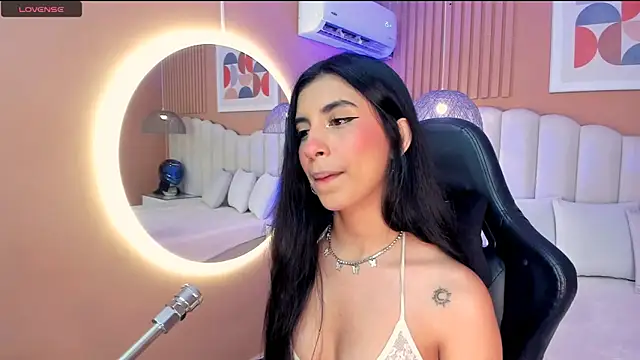 Snapshot of zia_cooper chatting on September 2025 07:04:01 PM zia cooper online show from September 2025 07:04:01 PM