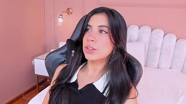 zia cooper online show from March 2026 06:46:01 PM