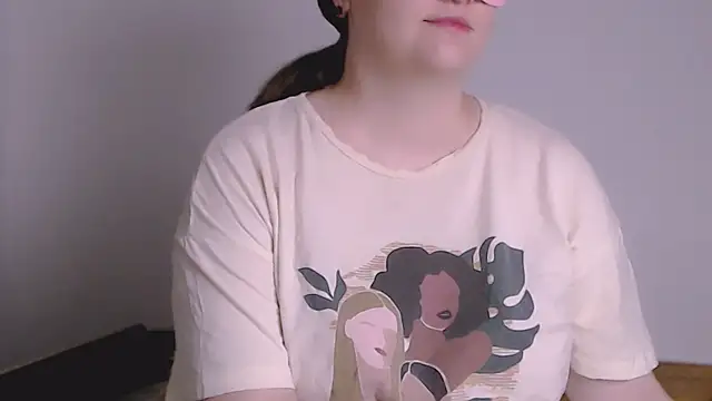 ChubbyMaia online show from June 2026 06:43:01 PM
