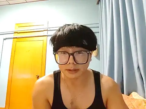Snapshot of handsome1069 chatting on October 2025 04:18:01 PM handsome1069 online show from October 2025 04:18:01 PM