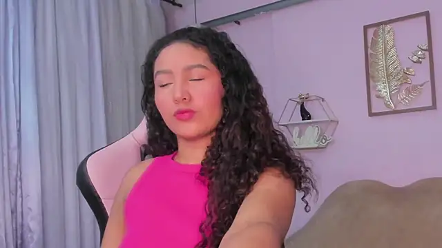 Snapshot of cute_mia23 chatting on March 2025 03:44:02 AM cute mia23 online show from March 2025 03:44:02 AM