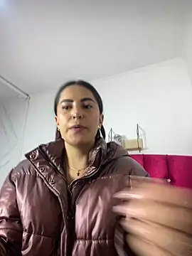 Snapshot of CAM_21X chatting on December 2024 03:00:02 AM CAM 21X online show from December 2024 03:00:02 AM