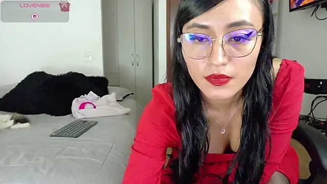 Snapshot of SophieBaker__ chatting on April 2026 02:06:01 AM SophieBaker online show from April 2026 02:06:01 AM