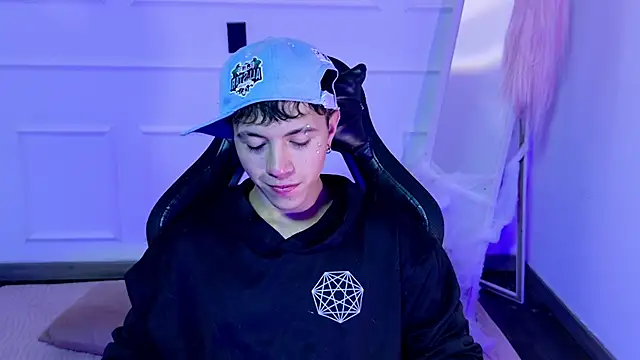 Snapshot of Justyn_Ross chatting on October 2025 11:05:02 PM Justyn Ross online show from October 2025 11:05:02 PM