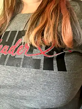 Snapshot of Popinasq chatting on November 2025 04:03:01 PM Popinasq online show from November 2025 04:03:01 PM