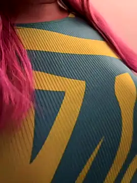 Snapshot of Popinasq chatting on December 2025 10:37:01 PM Popinasq online show from December 2025 10:37:01 PM