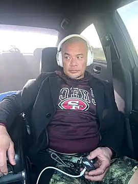 Snapshot of EatMyCake831 chatting on December 2025 06:12:01 PM EatMyCake831 online show from December 2025 06:12:01 PM