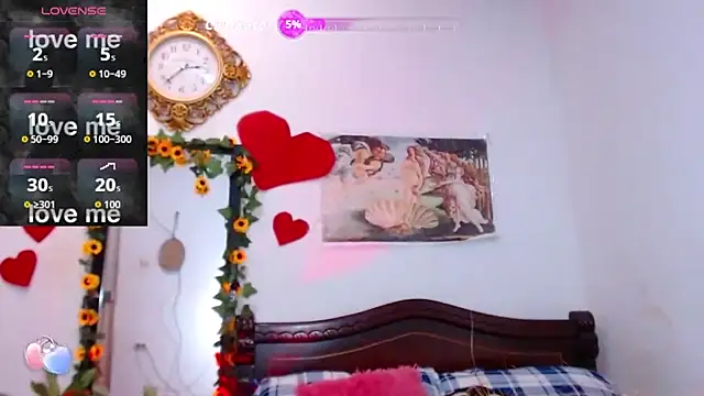 Snapshot of MeganCrouch chatting on October 2025 07:07:02 PM MeganCrouch online show from October 2025 07:07:02 PM