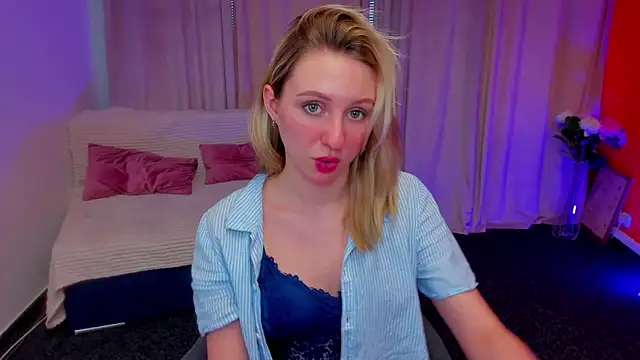 Snapshot of Lia_Bloom_ chatting on March 2025 12:02:02 PM Lia Bloom online show from March 2025 12:02:02 PM