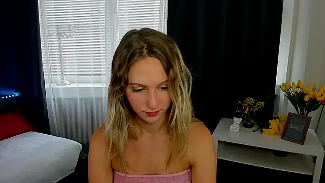Snapshot of Lia_Bloom_ chatting on September 2025 10:48:02 AM Lia Bloom online show from September 2025 10:48:02 AM