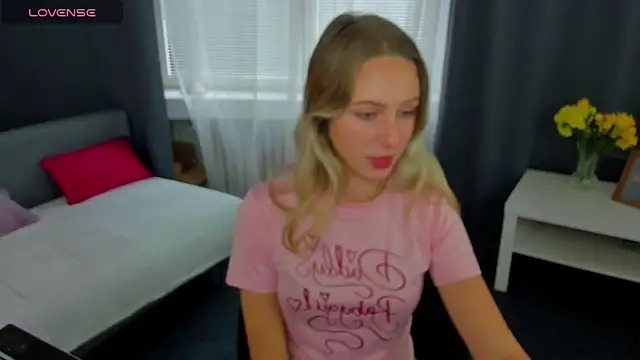 Snapshot of Lia_Bloom_ chatting on September 2025 08:19:01 AM Lia Bloom online show from September 2025 08:19:01 AM