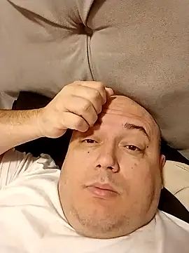 Snapshot of BigromeoXX chatting on January 2025 10:32:02 AM BigromeoXX online show from January 2025 10:32:02 AM